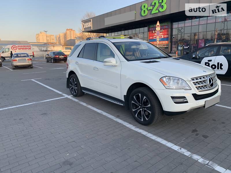 Позашляховик / Кросовер Mercedes-Benz M-Class 2010 в Києві
