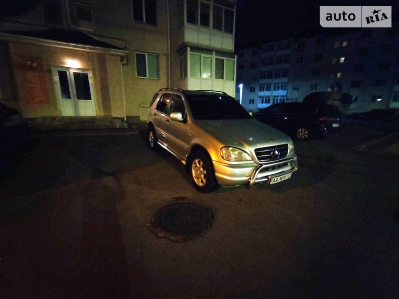 Позашляховик / Кросовер Mercedes-Benz M-Class 2000 в Києві