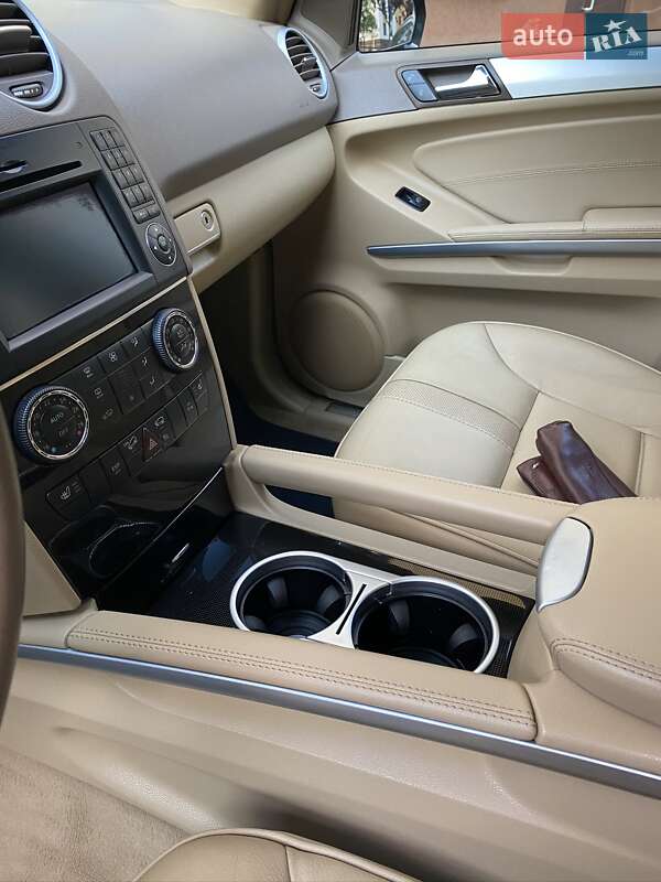 Позашляховик / Кросовер Mercedes-Benz M-Class 2010 в Києві