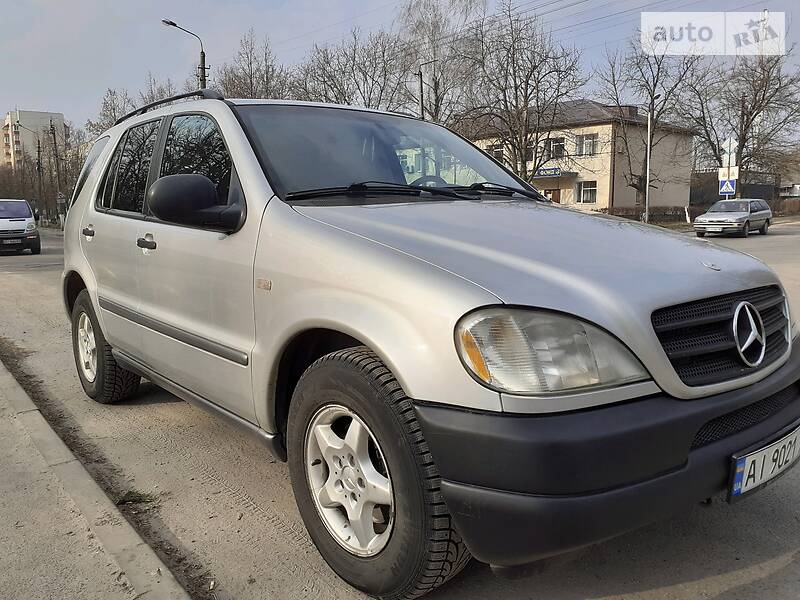 Внедорожник / Кроссовер Mercedes-Benz M-Class 1999 в 