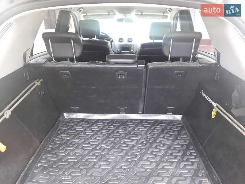 Внедорожник / Кроссовер Mercedes-Benz M-Class 2010 в Киеве