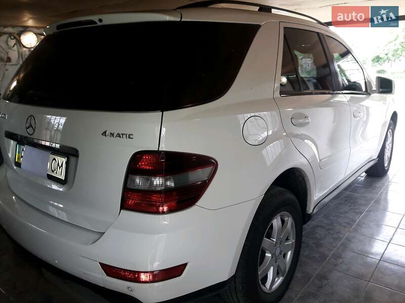 Внедорожник / Кроссовер Mercedes-Benz M-Class 2010 в Киеве