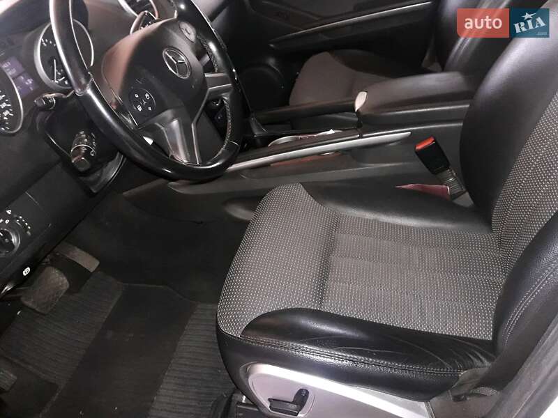 Внедорожник / Кроссовер Mercedes-Benz M-Class 2010 в Киеве