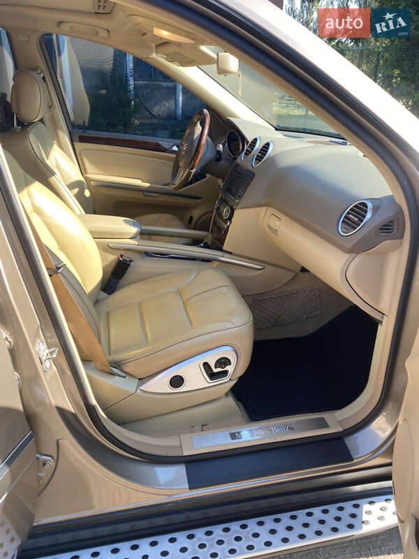 Внедорожник / Кроссовер Mercedes-Benz M-Class 2009 в Новом Буге