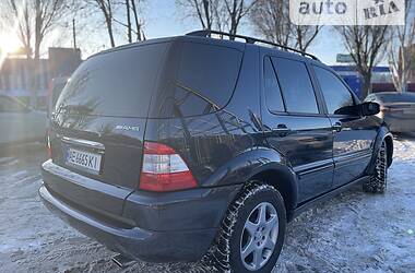 Внедорожник / Кроссовер Mercedes-Benz M-Class 2002 в 
