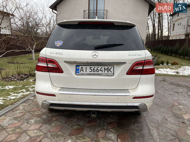 Внедорожник / Кроссовер Mercedes-Benz M-Class 2014 в Борисполе