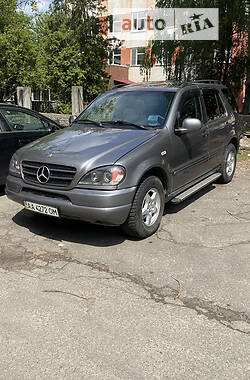 Внедорожник / Кроссовер Mercedes-Benz M-Class 2000 в Киеве