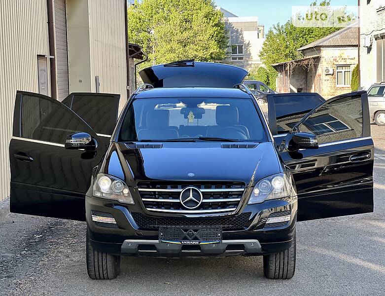 Внедорожник / Кроссовер Mercedes-Benz M-Class 2011 в Киеве