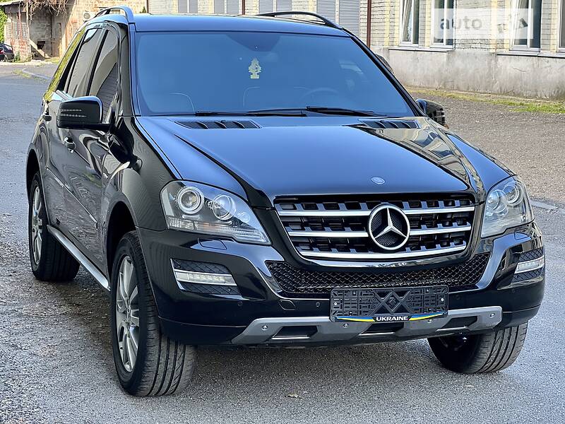 Внедорожник / Кроссовер Mercedes-Benz M-Class 2011 в Киеве