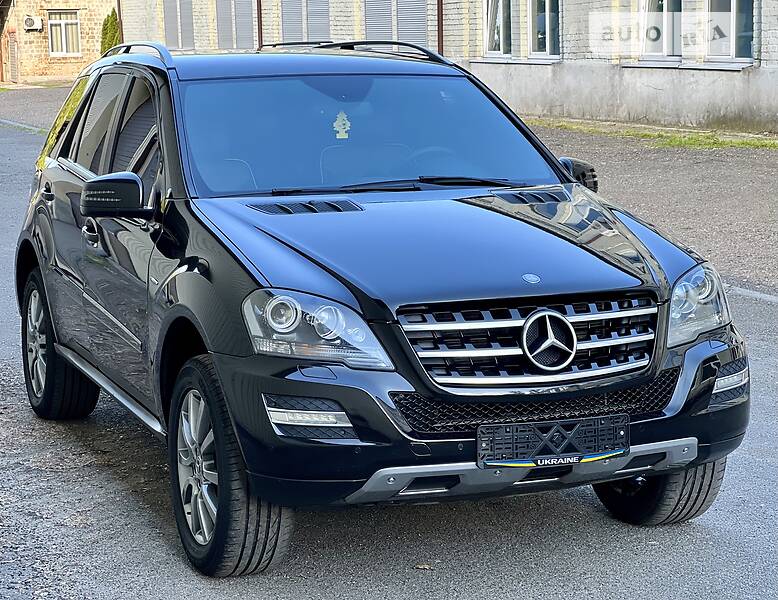 Внедорожник / Кроссовер Mercedes-Benz M-Class 2011 в Киеве