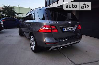 Внедорожник / Кроссовер Mercedes-Benz M-Class 2011 в Иршаве