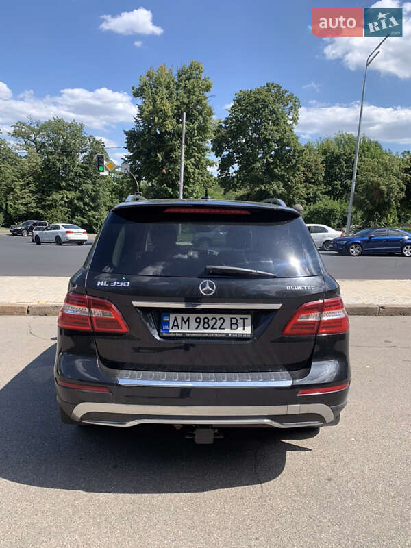 Внедорожник / Кроссовер Mercedes-Benz M-Class 2012 в Киеве
