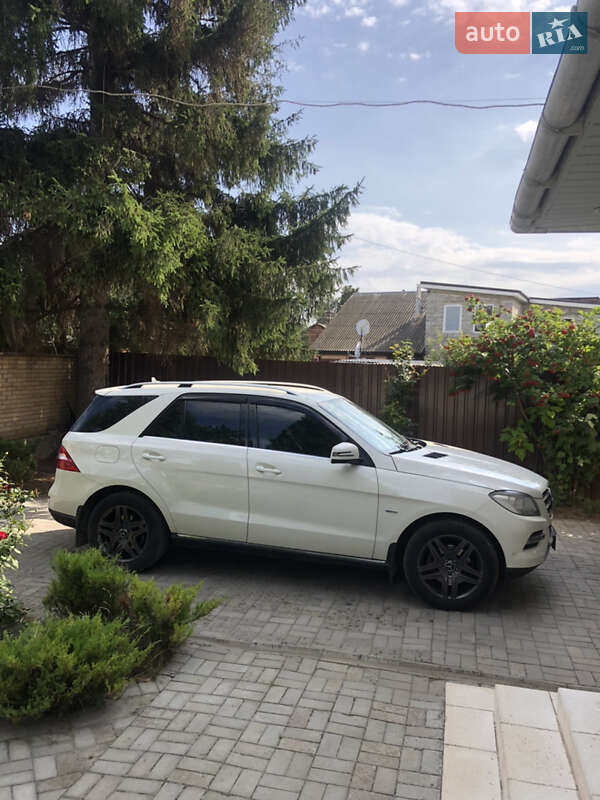 Внедорожник / Кроссовер Mercedes-Benz M-Class 2012 в Сумах