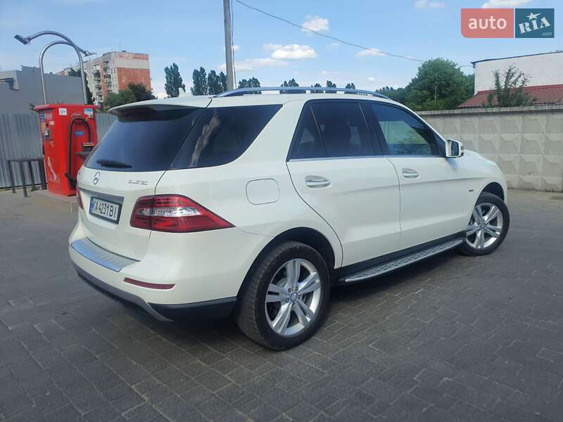 Внедорожник / Кроссовер Mercedes-Benz M-Class 2011 в Киеве