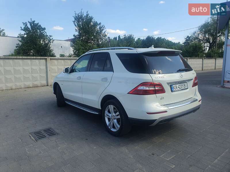 Внедорожник / Кроссовер Mercedes-Benz M-Class 2011 в Киеве