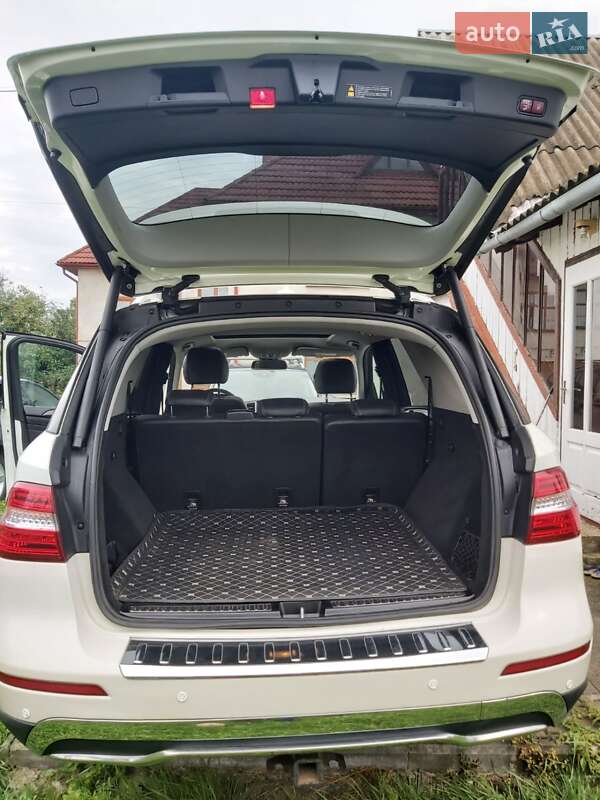 Внедорожник / Кроссовер Mercedes-Benz M-Class 2012 в Черновцах