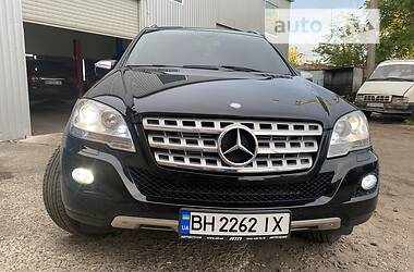 Внедорожник / Кроссовер Mercedes-Benz M-Class 2010 в 
