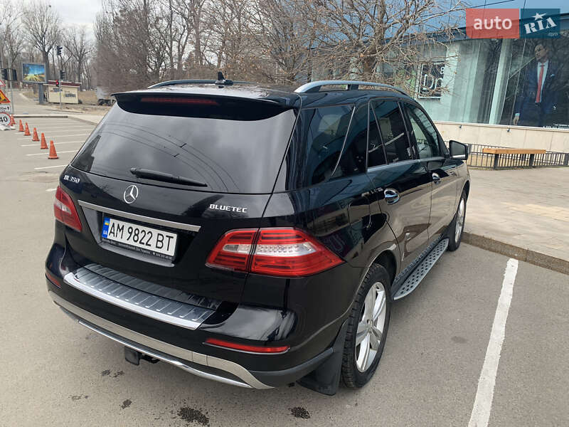 Внедорожник / Кроссовер Mercedes-Benz M-Class 2012 в Киеве