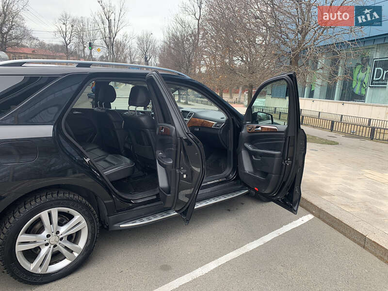 Внедорожник / Кроссовер Mercedes-Benz M-Class 2012 в Киеве