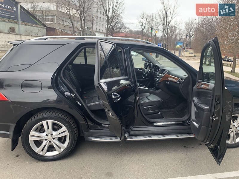 Внедорожник / Кроссовер Mercedes-Benz M-Class 2012 в Киеве