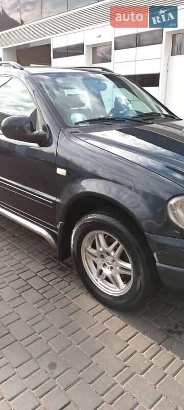 Позашляховик / Кросовер Mercedes-Benz M-Class 1999 в Одесі