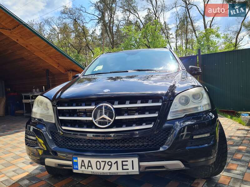 Внедорожник / Кроссовер Mercedes-Benz M-Class 2011 в 