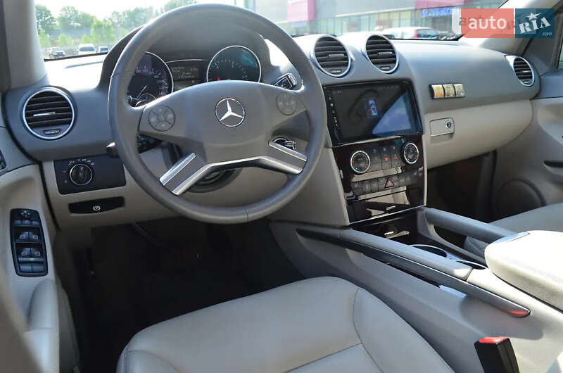 Внедорожник / Кроссовер Mercedes-Benz M-Class 2011 в Киеве
