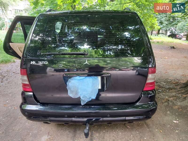 Внедорожник / Кроссовер Mercedes-Benz M-Class 2002 в Черновцах