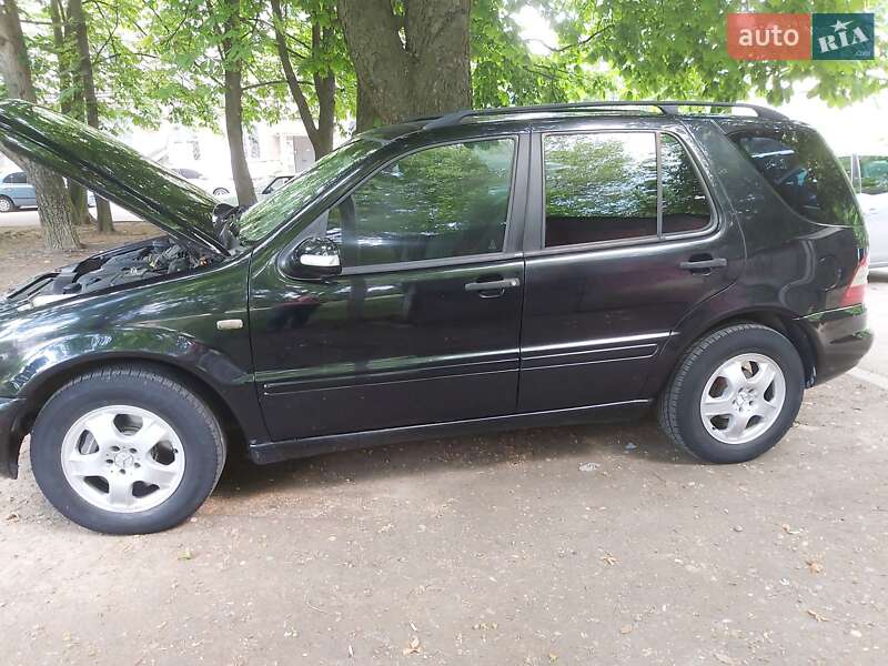 Внедорожник / Кроссовер Mercedes-Benz M-Class 2002 в Черновцах