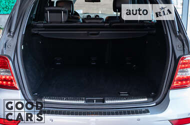 Позашляховик / Кросовер Mercedes-Benz M-Class 2011 в 