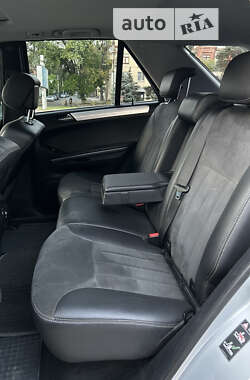 Внедорожник / Кроссовер Mercedes-Benz M-Class 2005 в 