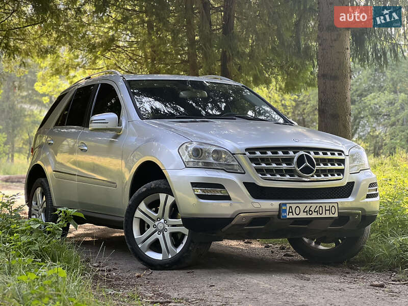 Внедорожник / Кроссовер Mercedes-Benz M-Class 2010 в Межгорье