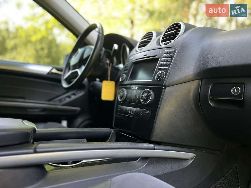 Внедорожник / Кроссовер Mercedes-Benz M-Class 2010 в Межгорье