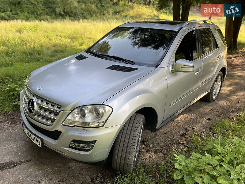 Внедорожник / Кроссовер Mercedes-Benz M-Class 2010 в Межгорье