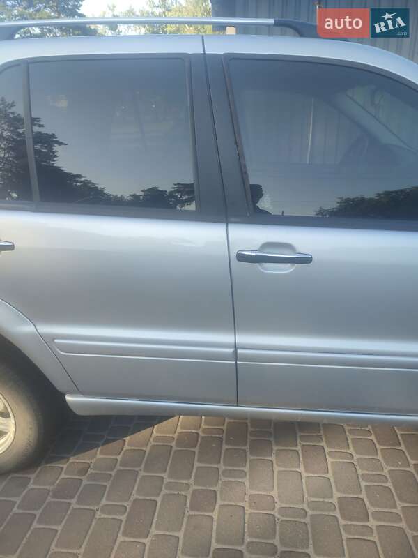 Внедорожник / Кроссовер Mercedes-Benz M-Class 2004 в Броварах