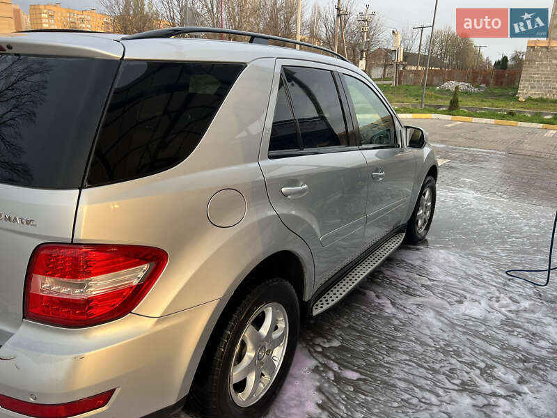Внедорожник / Кроссовер Mercedes-Benz M-Class 2009 в Долинской