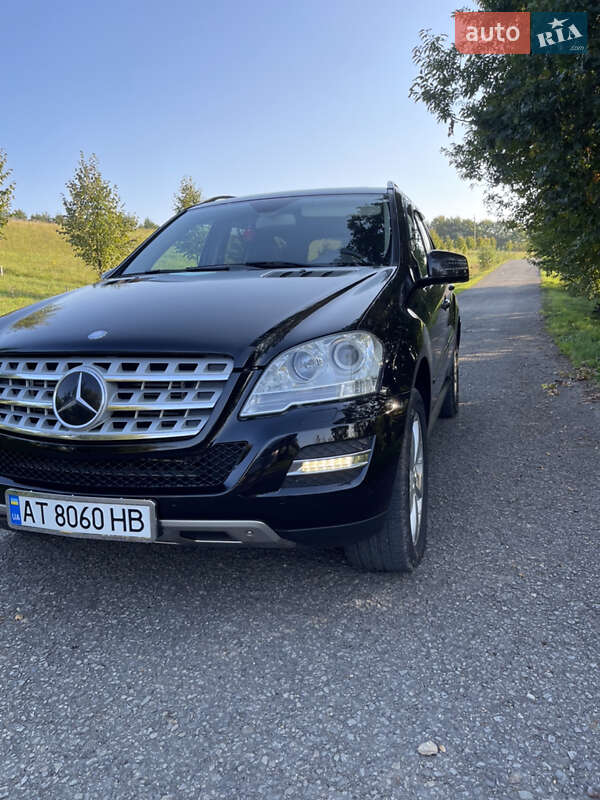 Позашляховик / Кросовер Mercedes-Benz M-Class 2010 в Болехові