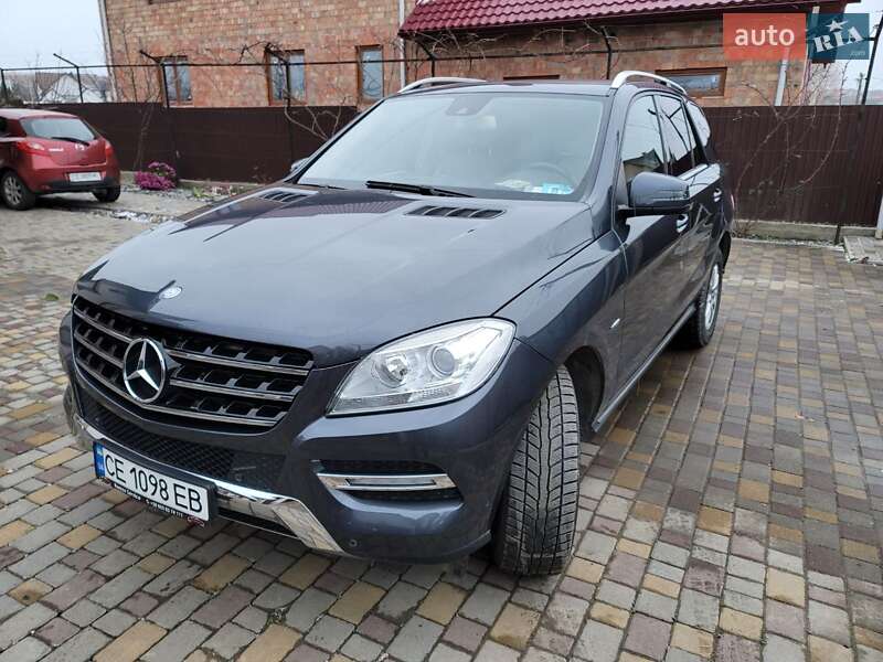 Внедорожник / Кроссовер Mercedes-Benz M-Class 2011 в Черновцах