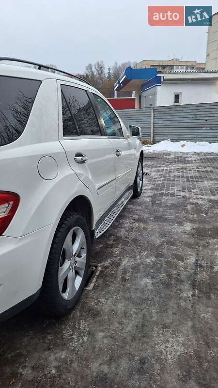 Внедорожник / Кроссовер Mercedes-Benz M-Class 2010 в Черновцах