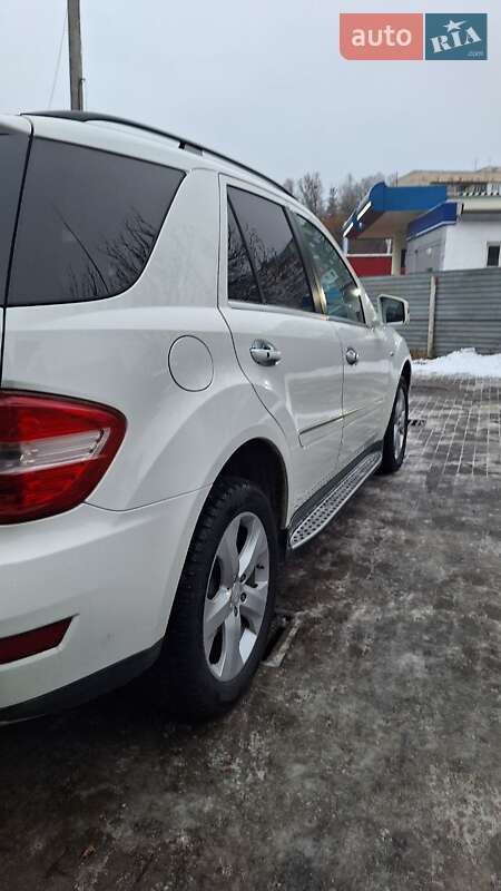 Внедорожник / Кроссовер Mercedes-Benz M-Class 2010 в Черновцах