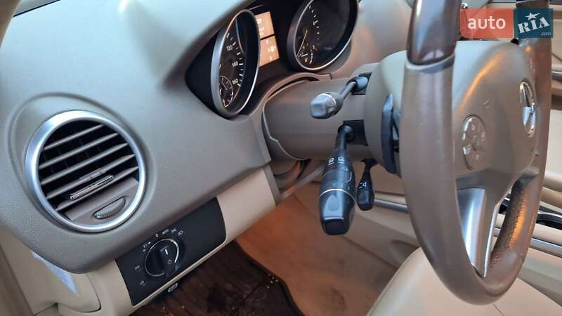 Внедорожник / Кроссовер Mercedes-Benz M-Class 2010 в Черновцах