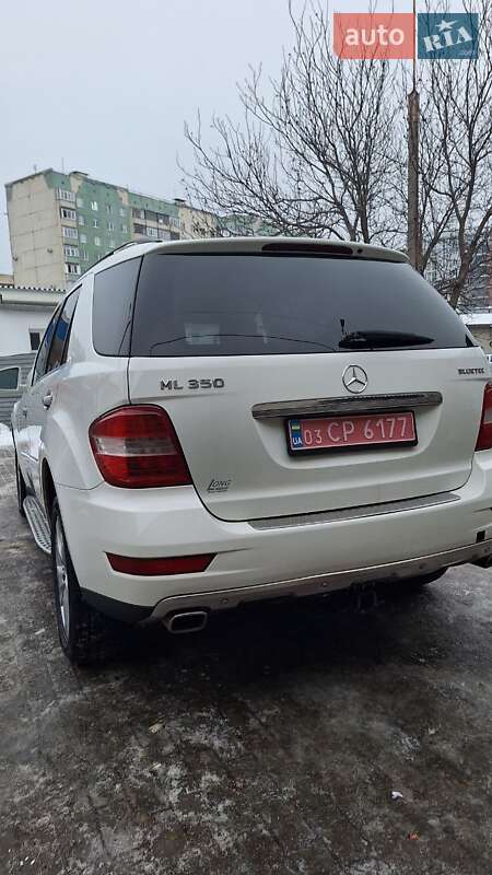 Внедорожник / Кроссовер Mercedes-Benz M-Class 2010 в Черновцах