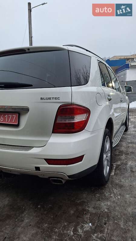 Внедорожник / Кроссовер Mercedes-Benz M-Class 2010 в Черновцах