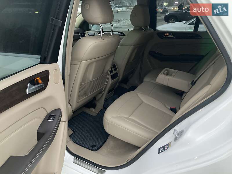 Внедорожник / Кроссовер Mercedes-Benz M-Class 2015 в Киеве