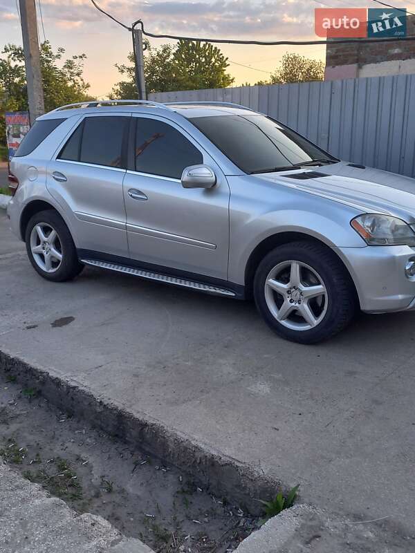 Внедорожник / Кроссовер Mercedes-Benz M-Class 2009 в Ахтырке