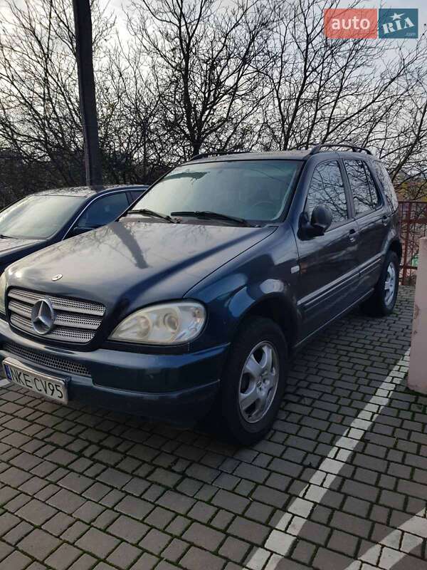 Внедорожник / Кроссовер Mercedes-Benz M-Class 1999 в Ровно