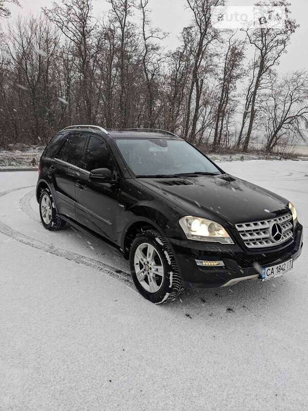 Позашляховик / Кросовер Mercedes-Benz M-Class 2011 в Умані