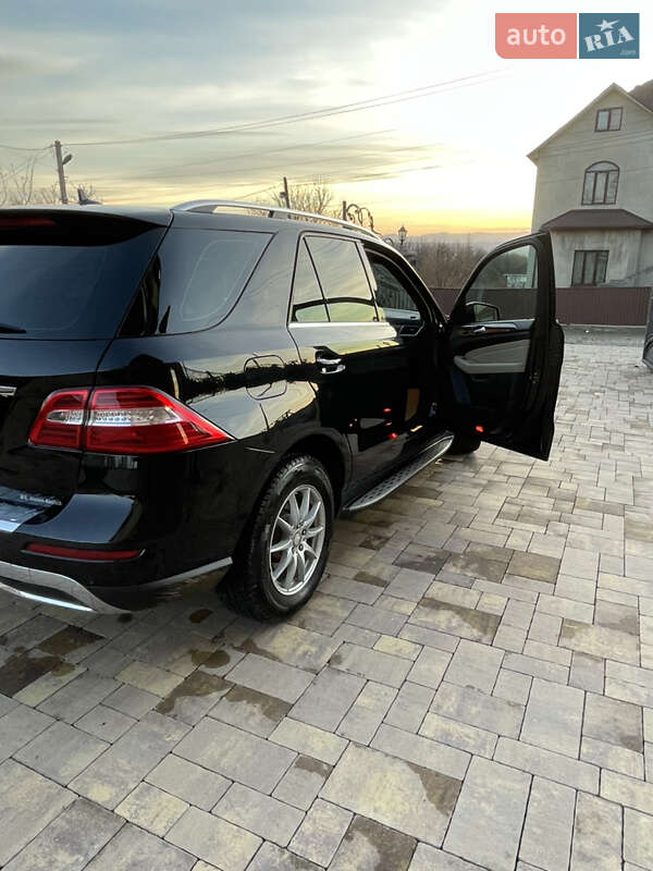 Внедорожник / Кроссовер Mercedes-Benz M-Class 2013 в Сторожинце