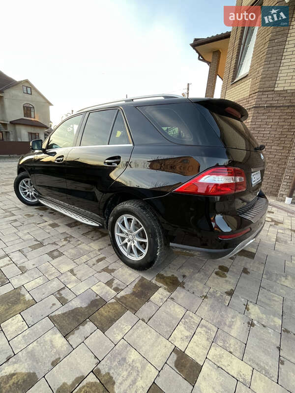 Внедорожник / Кроссовер Mercedes-Benz M-Class 2013 в Сторожинце