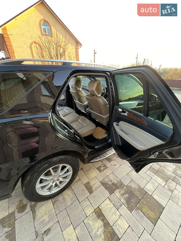 Внедорожник / Кроссовер Mercedes-Benz M-Class 2013 в Сторожинце